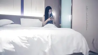 【赵总寻花】非常好说话的黑丝美女，搞完一炮意犹未尽，休息一会再战一轮，一次颜射一次口爆