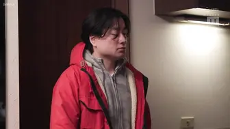 MIDV-820 [中文字幕] 打工女孩的居家服 不经意的露出胸部…败给了不穿内衣的巨乳诱惑 一週五次总共19发精子 被NTR的色色不伦 水卜樱