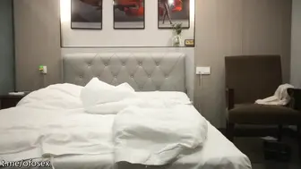 酒店实拍约炮身材丰满的少妇各种姿势玩她的大肥鲍鱼