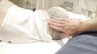 少妇背着老公出来赚外快