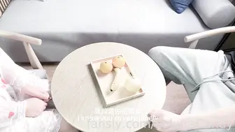 岳父与儿媳做爱 趁儿子出差不在家，点燃寂寞儿媳心中欲望之火，爆操中出内射