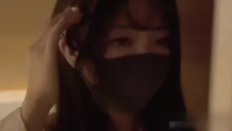 高颜值妹子和服表演，妩媚投入，动作自然流畅，视觉氛围全程沉浸