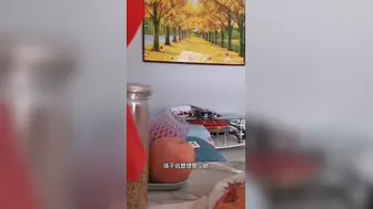 妈妈的逼腥但不臭舌头深入妈妈的花蕊，贪婪地吮吸着 真实乱伦系列