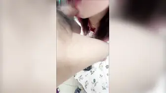 乱伦亲姐姐 周末和姐姐单独在老家发骚弟弟我来帮她的骚逼小穴止痒