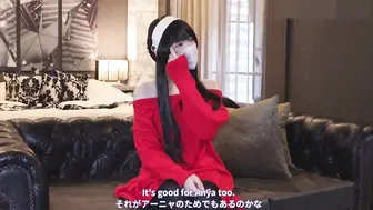 cosplay激烈中出必怀孕 男人粗暴地掀起她的短裙，将坚硬的欲望插入那湿润的白虎穴