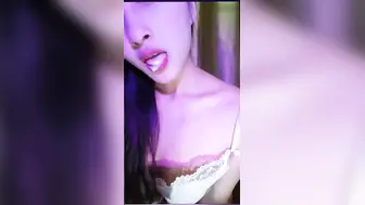 【纯欲少女清纯反差婊】这种女人越看越有感觉，美臀适合后入