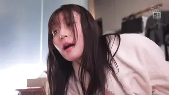 SONE-963 [中文字幕]被拥有动态身材的巨乳美女的恶作剧诱惑所迷惑的处男下属10次射精 I罩杯职业女上司同居 东实果