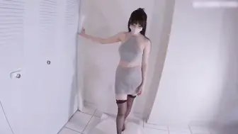 极品黑丝女神白虎巨乳翘臀骑乘猛坐太敏感插几下就高潮碰水！