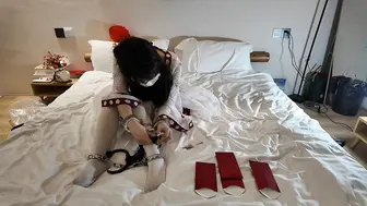 和风Lolita开红包小游戏，镣铐捆绑眼罩口塞拘束，td电击刺激